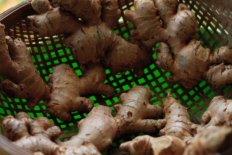 Jangan menyimpan bumbu dapur di tempat panas yang terkena cahaya matahari.