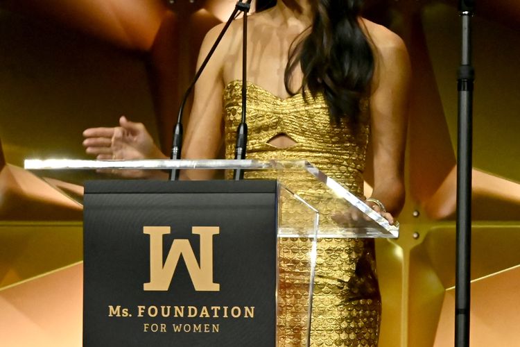 The Duchess of Sussex berbicara di panggung saat acara Ms. Foundation Women of Vision Awards: Celebrating Generations of Progress & Power di Ziegfeld Ballroom, 16 Mei 2023 di New York City, AS. May 16, 2023 in New York City.  