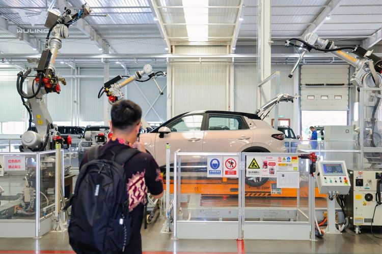 Rahasia di Balik Pabrik Wuling: Ada AI, Robot dan Sistem Produksi