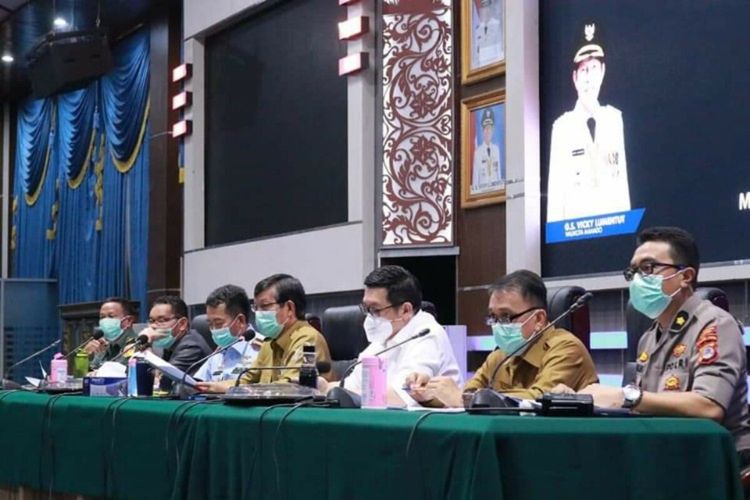 Tim Satgas Penanganan Covid-19 Kota Manado melaksanakan rapat di Ruang Serbaguna Kantor Wali Kota Manado, Senin (16/3/2020)