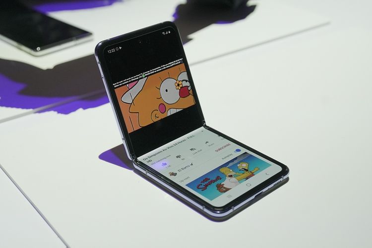 Samsung Akan Jual Teknologi Layar Tekuk Galaxy Z Flip