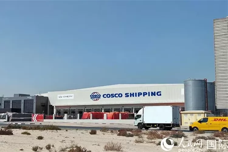 Gudang milik COSCO Shipping dan Chery di Pelabuhan Jebel Ali, Uni Emirat Arab. 