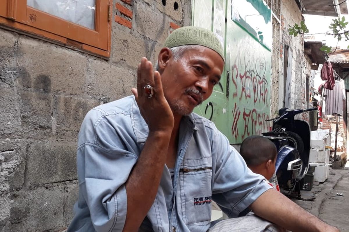 Abdul Rohim, tukang jagal sapi kurban saat ditemui di kediamannya di Cengkareng pada Senin (12/8/2019)