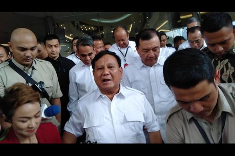Prabowo Subianto usai makan siang dengan Jokowi di FX Sudirman, Jakarta Pusat, Sabtu (13/7/2109)