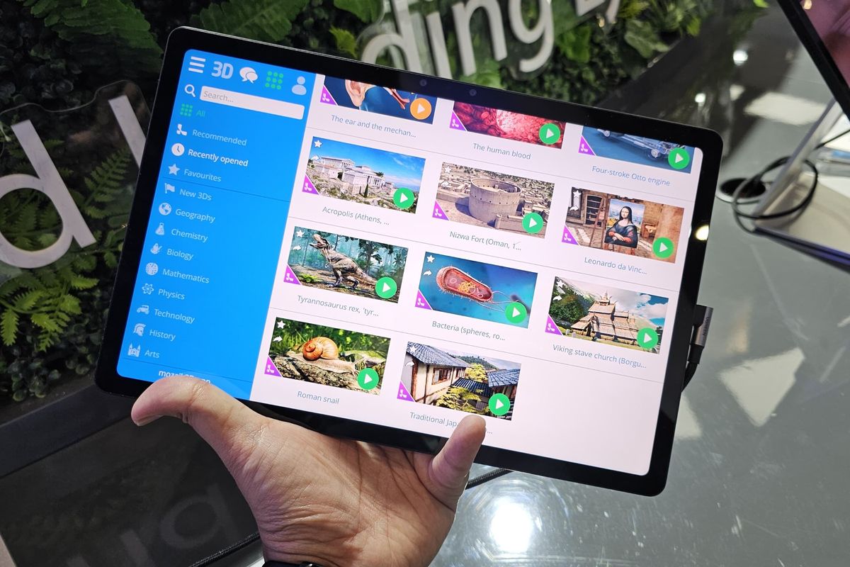 ZTE resmi meluncurkan tablet ZTE Nubia Pad 3D II  di ajang Mobile World Congress (MWC) 2024 yang digelar di Fira Gran Via, Barcelona, Spanyol Senin (26/2/2024). Tablet ini bisa menampilkan gambar tiga dimensi (3D) tanpa bantuan kacamata 3D. 