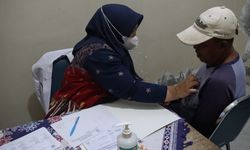 Tanggap Banjir Rob Demak, Pemprov Jateng Berikan Layanan Kesehatan Gratis dan Bantuan Sembako