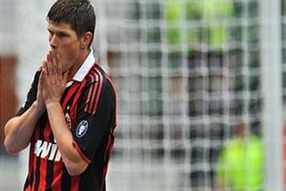 Penyerang AC Milan, Klaas-Jan Huntelaar.
