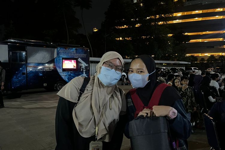 Gaya Warga Jakarta Menanti "Blood Moon": Piknik Tengah Malam di TIM