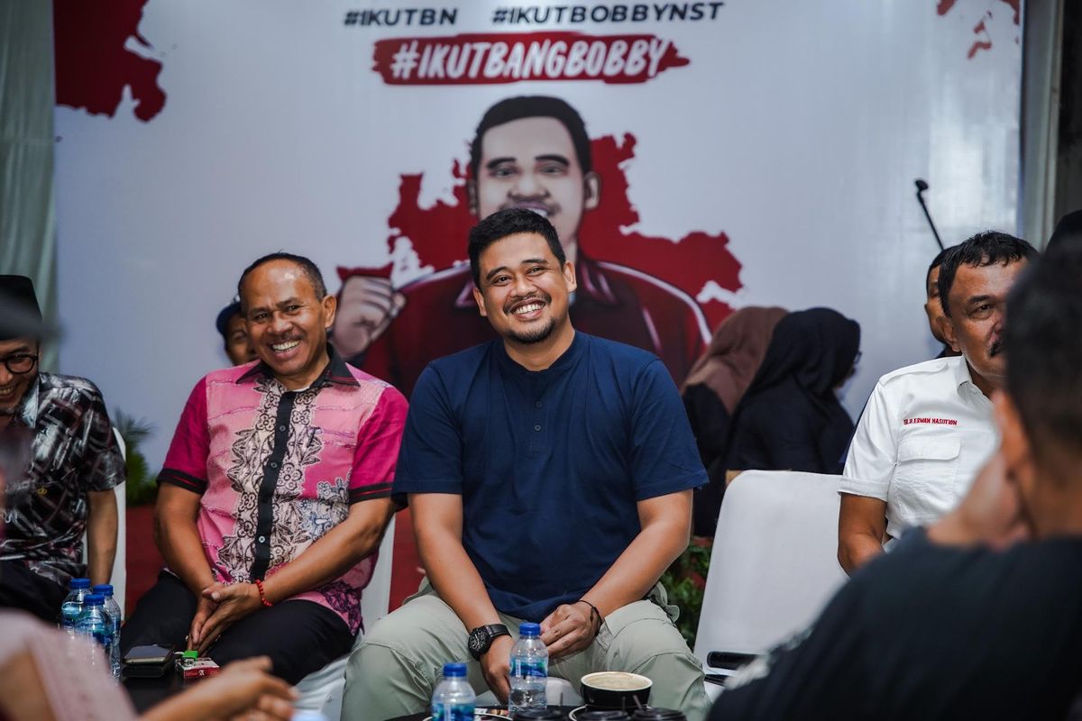 Walkot Medan Bobby Nasution bertemu dengan para relawannya di acara Rapatkan Barisan Satu Suara Ikut Bobby Nasution di Kopi Jolo Jalan Cik Ditiro Medan, Jumat (26/5/2023).