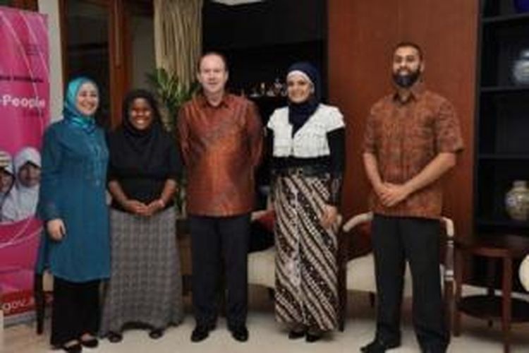 Duta Besar Australia untuk Indonesia, Greg Moriarty, beserta peserta Muslim Exchange Program. 