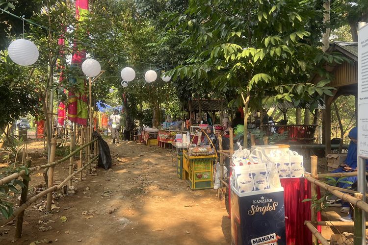 Ada Pasar Rakyat Tempo Dulu di Pinggir Kali Ciliwung Jaktim, Pengunjung Diajak Bernostalgia