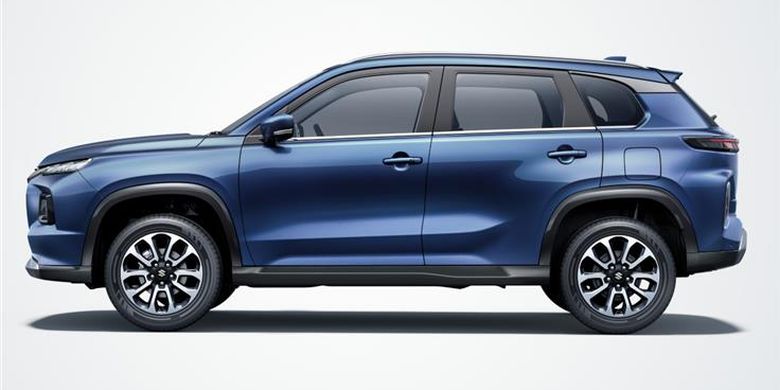 Suzuki Grand Vitara posisi samping.