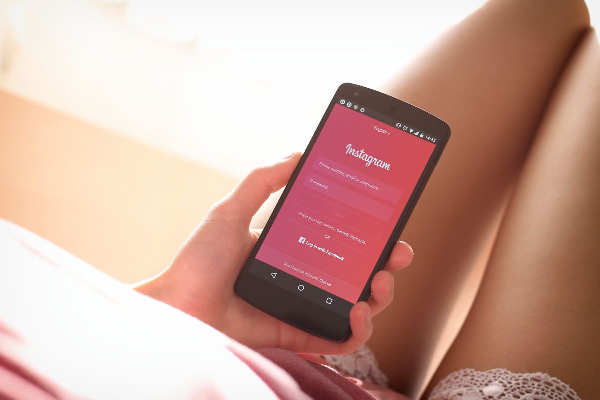 Ilsutrasi Promosi Usaha dengan Media Sosial Instagram