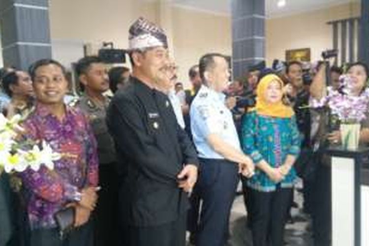 Yusuf Widiatmoko, wakil bupati Banyuwangi saat Saat soft launching Unit Layanan Paspor Banyuwangi Senin (19/12),.