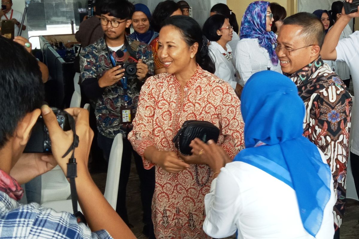 Menteri BUMN Rini Soemarno saat datang ke Belawan meresmikan proyek strategis Pelindo 1 sekaligus kantor pusatnya, Minggu (17/3/2019)