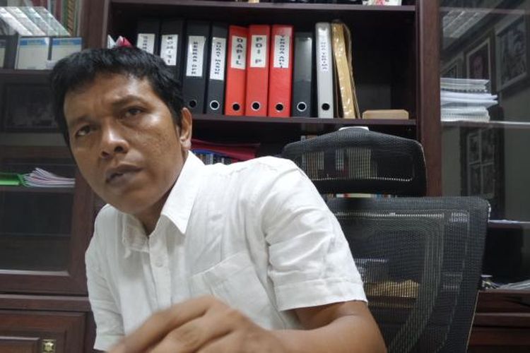 Anggota Komisi VII DPR, Adian Yunus Yusak Napitupulu di Kompleks Parlemen, Senayan, Jakarta, Rabu (18/5/2016)  