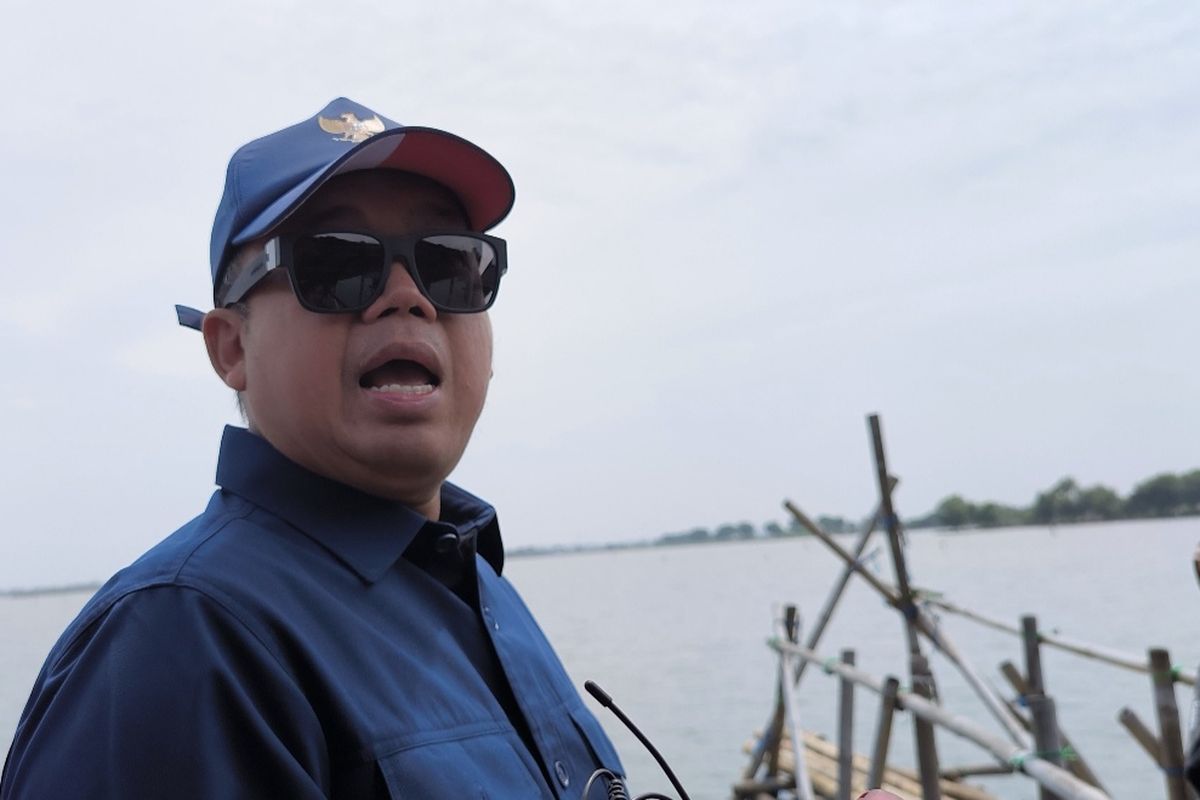 Menteri ATR/BPN, Nusron Wahid saat meninjau perairan Tangerang yang berada di Desa Kohod, Pakuhaji.