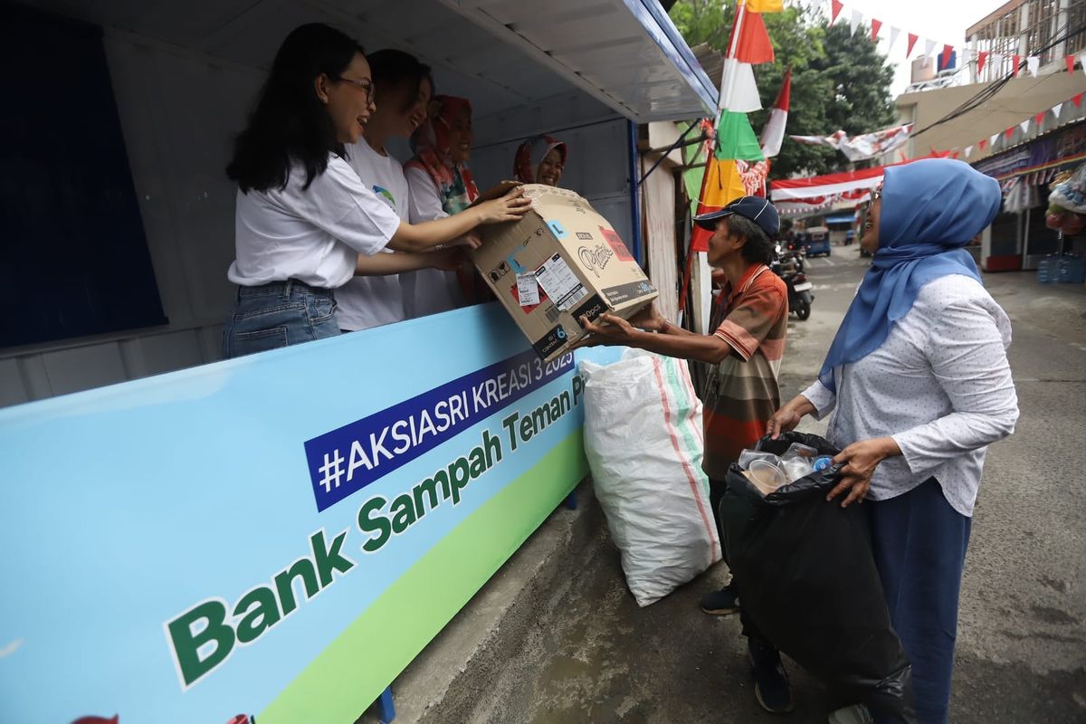 Bank sampah dalam program yang digelar Chandra Asri