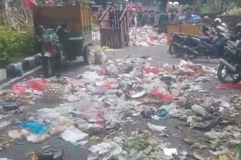 Satpol PP Sidoarjo Pidanakan Pembuang Sampah di Pendopo saat Demo