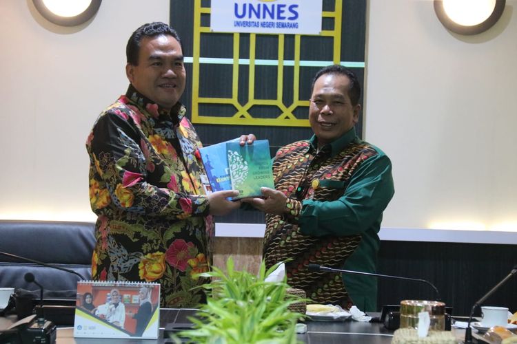 Bupati Blora Arief Rohman melakukan kunjungan kerja (kunker) ke Universitas Negeri Semarang (UNNES), Rabu (10/8/2022).