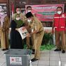 Terima Bantuan untuk Renovasi Rumah, Korban Angin Ribut Menangis