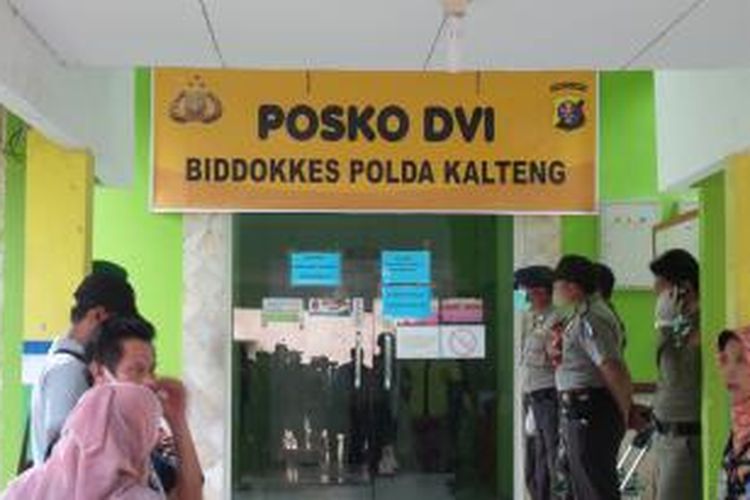 Posko DVI Biddokes Polda Kalteng di RSUD Imanuddin Pangkalan Bun, Kotawaringin Barat, Kalimantan Tengah yang dijadikan tempat transit jenazah penumpang pesawat AirAsia QZ8501 sebelum diberangkatkan ke Surabaya, Jawa Timur.