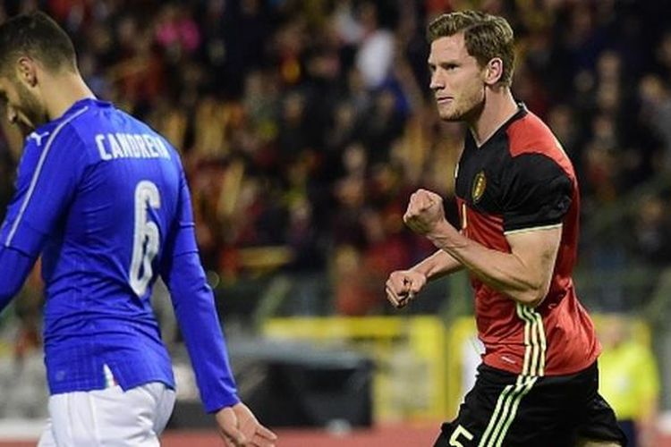 Jan Vertonghen merayakan gol Belgia ke gawang Italia pada laga persahabatan di Brussels, 13 November 2015 lalu. 