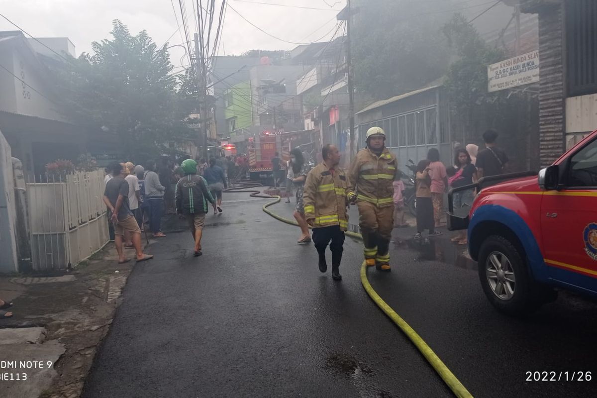 Pagi ini, sebuah rumah tinggal di Jalan Duri Selatan 5, Duri Selatan, Tambora, Jakarta Barat, pada Rabu (26/1/2022) pukul 06.00 WIB.