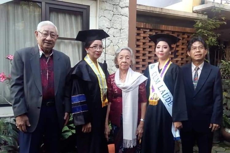 Pada 31 Juli 2019, tepat ulang tahun Patricia ke-48, Lala menuntaskan yudisium skripsinya. Menyusul Patricia diwisuda pada bulan Agustus 2019.