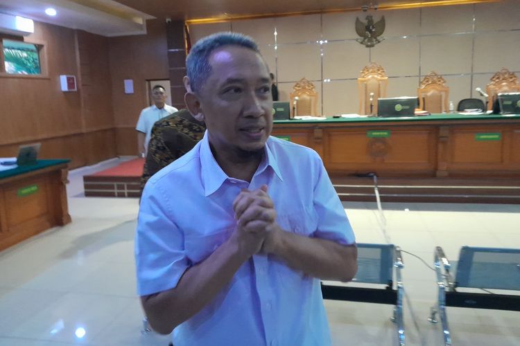 Walikota Bandung non aktif Yana Mulyana tengah bersaksi di sidang suap pengadaan barang dan Jasa Pemkot Bandung