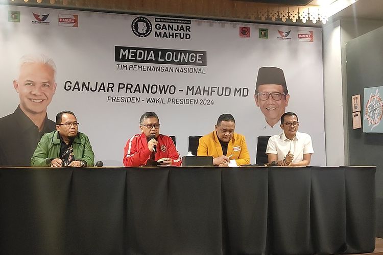 Konferensi pers partai politik pengusung Ganjar-Mahfud dihadiri salah satunya Sekjen PDI-P Hasto Kristiyanto di Media Center TPN Ganjar-Mahfud, Jalan Cemara 19, Jakarta Pusat, Kamis (21/3/2024).
