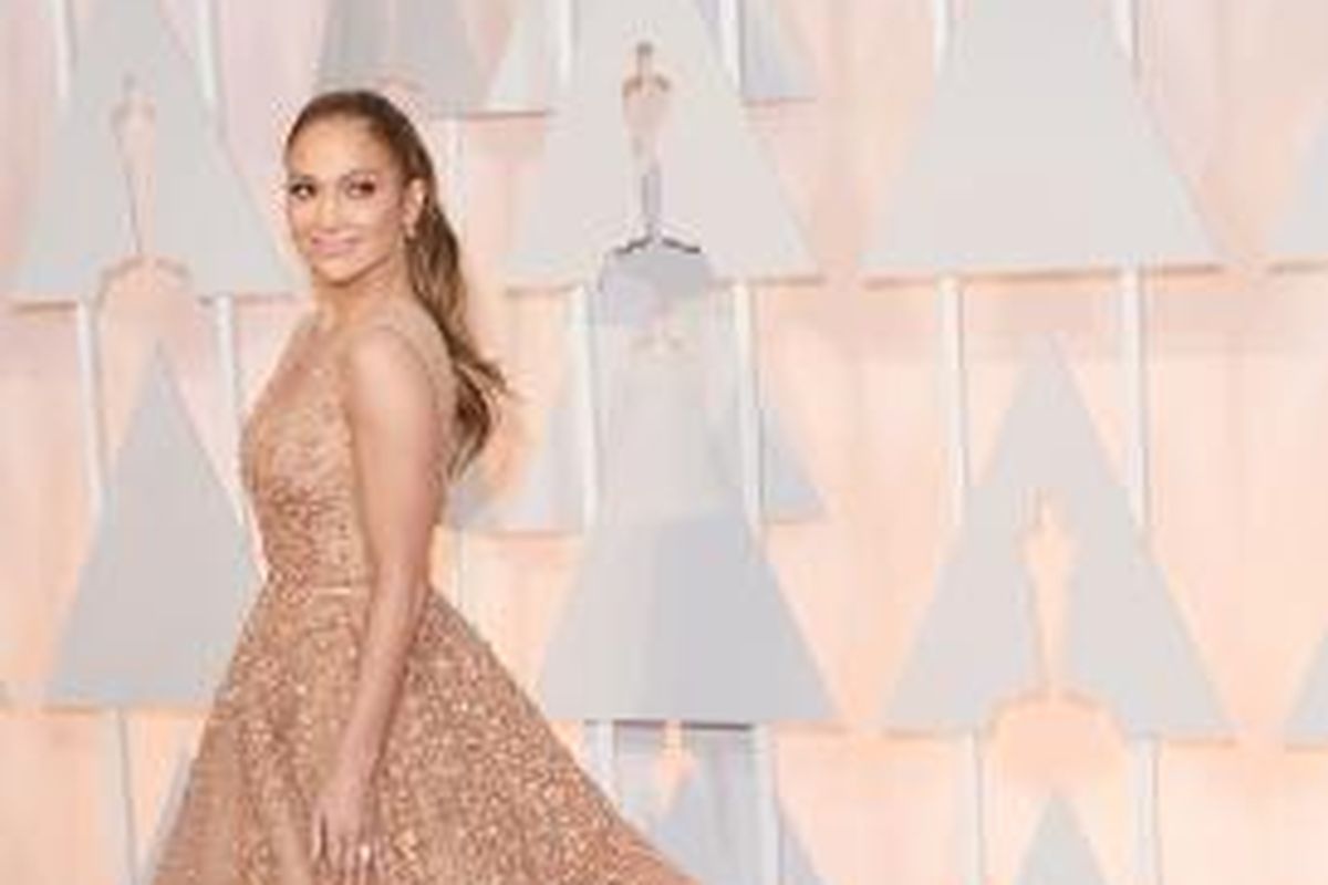 Jennifer Lopez menghadiri Academy Awards ke-87 di Hollywood & Highland Center, Hollywood, California (AS), Minggu (22/2/2015) waktu setempat. 