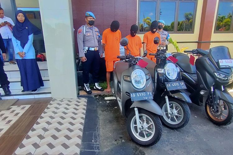 Tiga dari enam pelaku klitih tertangkap reserse kriminal Polres Kulon Progo, Daerah Istimewa Yogyakarta. Tiga pemuda ditahan, tiga lainnya tidak ditahan karena di bawah umur dan sedang menjalani ujian sekolah.