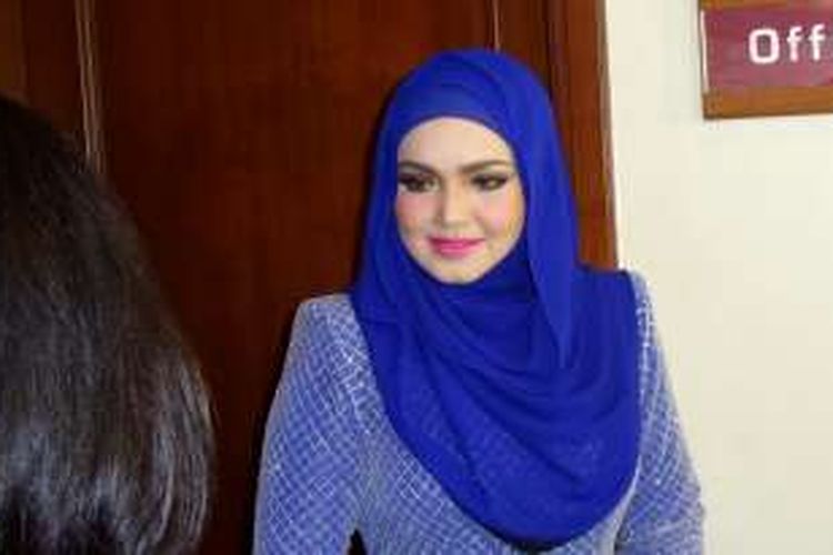 Vokalis Siti Nurhaliza saat diabadikan di Jakarta Convention Centre, Senayan, Jakarta, Rabu (11/1/2017).