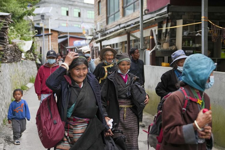BERITA FOTO: Seluruh Warga dan Wisatawan Dievakuasi dari Longsor Xizang China