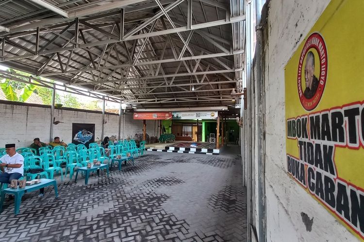 Suasana rumah duka pemilik warung mangut lele Mbok Marto Ijoyo, Rabu (6/10/2024)