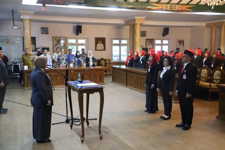Lantik 128 Kepsek, Bupati Purworejo Tegaskan Larangan Mengangkat Tenaga Pendidik Non-ASN