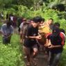 Derita Warga Lombok Barat, Gotong Jenazah 3 Km Melalui Bukit karena Tak Ada Akses Jalan Mobil