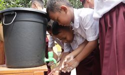 Lebih dari 600 Pelajar SD di Serang Ramai-Ramai Cuci Tangan, Ada Apa?