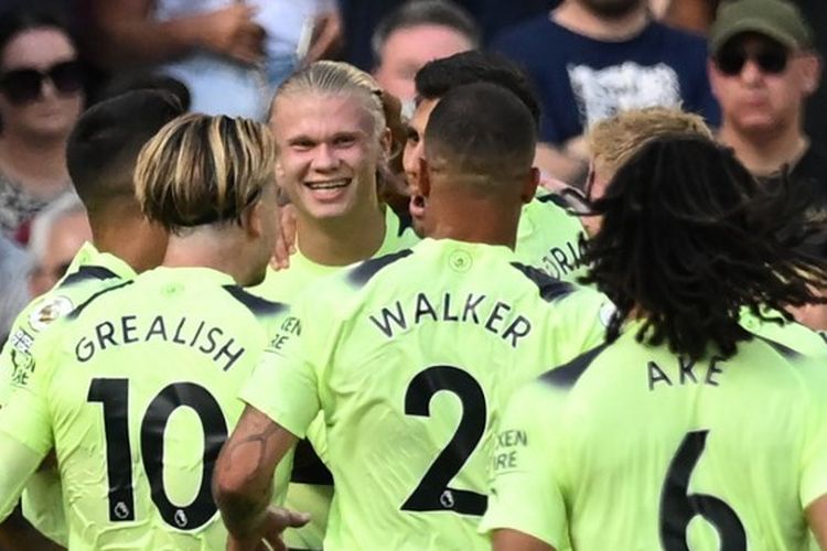 Erling Haaland (tengah) merayakan gol yang ia cetak dalam laga West Ham vs Man City pada pekan pertama Liga Inggris 2022-2023 di Stadion Olimpiade London, pada Minggu (7/8/2022) malam WIB.