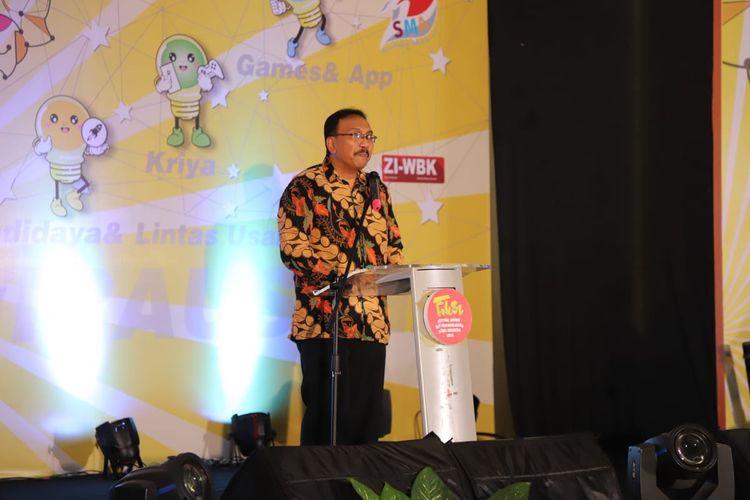 Festival Inovasi dan Kewirausahaan Siswa Indonesia (FIKSI) 2019 telah resmi ditutup pada Minggu 6 Oktober 2019 di Bandung Jawa Barat. 