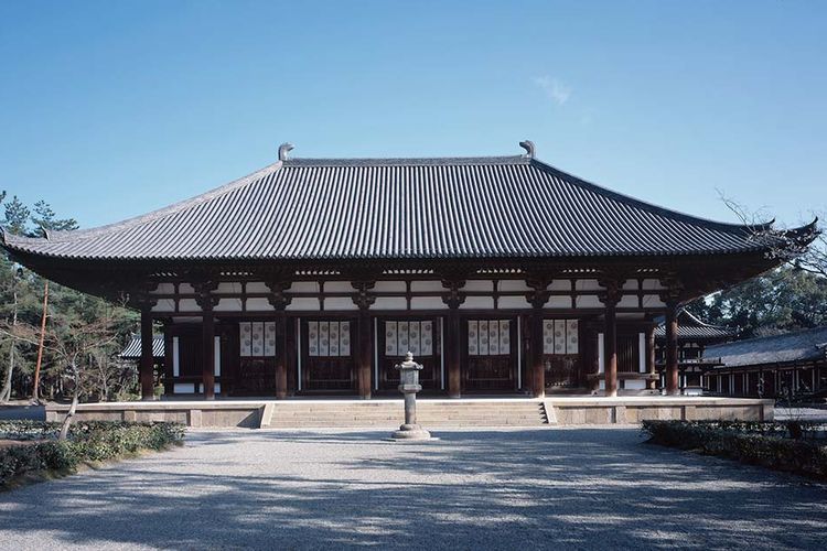 Kuil Toshodaiji Kondo di Kota Nara, Jepang ternodai oleh ular seorang remaja asal Kanada yang mengukir namany di pilar kayu menggunakan kuku pada 7 Juli 2023.