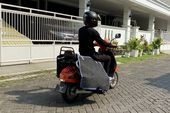 Bawa Sepeda dan Motor Listrik, Sering-sering Mainkan Klakson