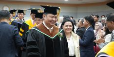 Berjasa dalam Kemitraan Indonesia-Korsel, Menko Airlangga Raih Gelar Doktor Honoris Causa dari GNU