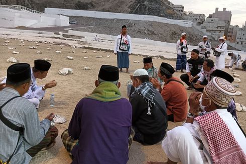 Ketika Makam Mbah Moen di Mekkah Tak Pernah Sepi Peziarah...