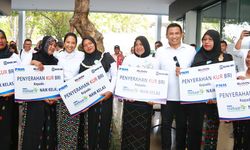 BRI Saluran KUR Mikro Kepada 15 Nasabah Mekaar Naik Kelas 