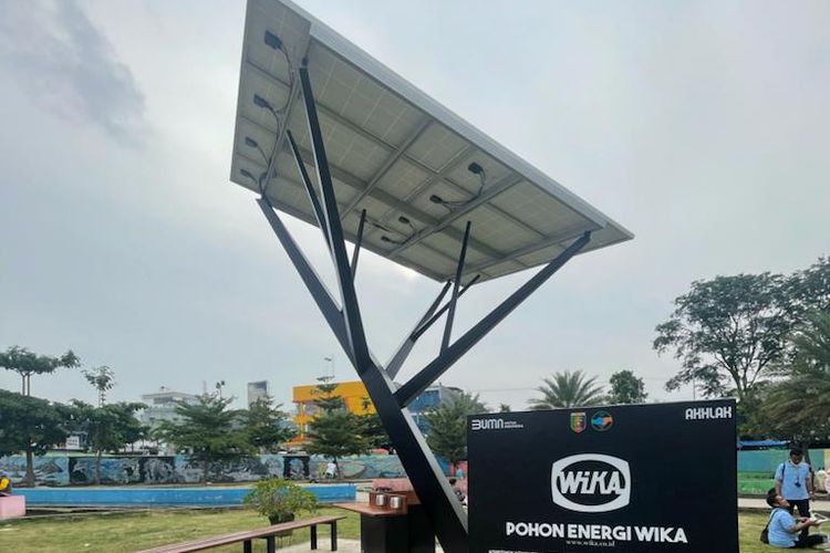 Instalasi Pohon Energi di Pusat Kegiatan Olahraga (PKO) Kedaton Way Halim dan Elephant Park, Provinsi Lampung.