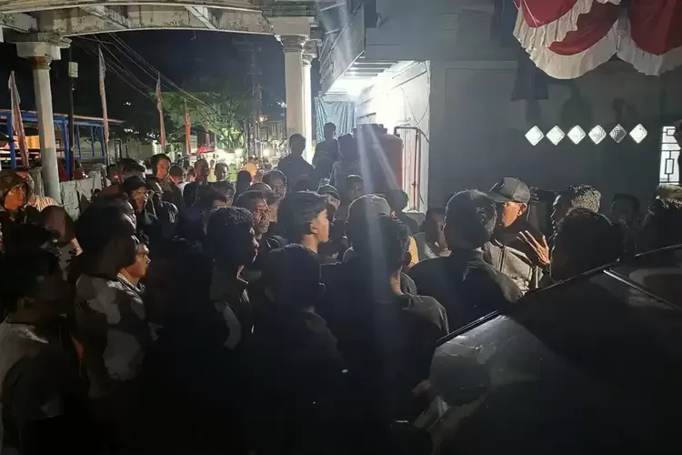 Listrik Padam 5 Kali Sehari, Ratusan Warga Air Bini Geruduk PLN Anambas
