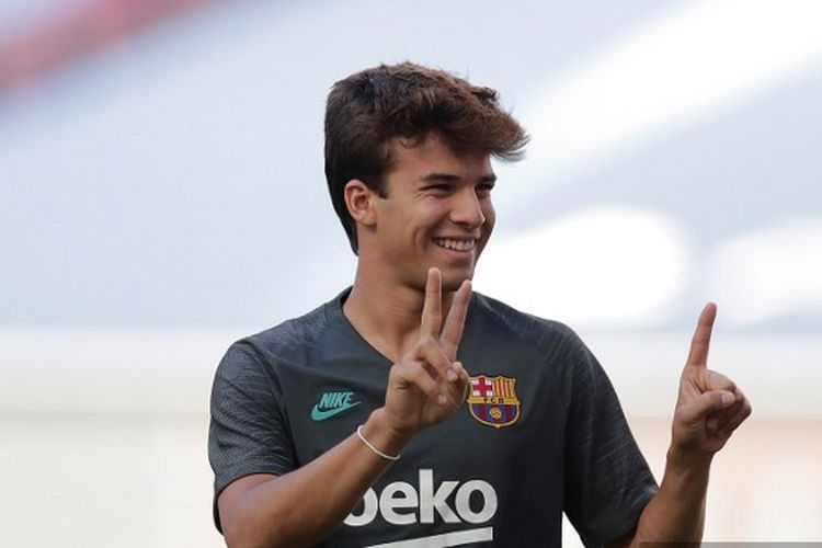 Gelandang muda Barcelona, Riqui Puig.