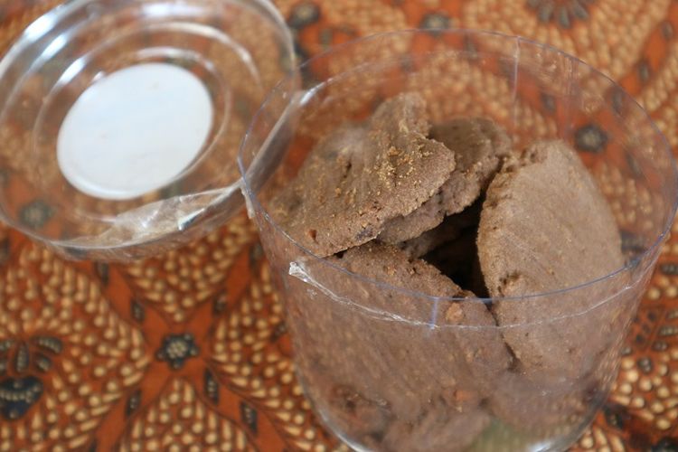 Cookie tempe, makana berbahan dasar tempe ini proses pembuatannya seperti pembuatan cookie pada umumnya namun dicampur dengan tempe yang sudah disangrai.